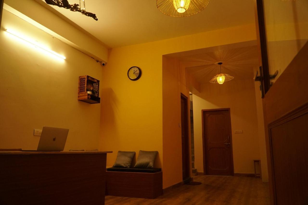 מנאלי Firefly Hostel מראה חיצוני תמונה