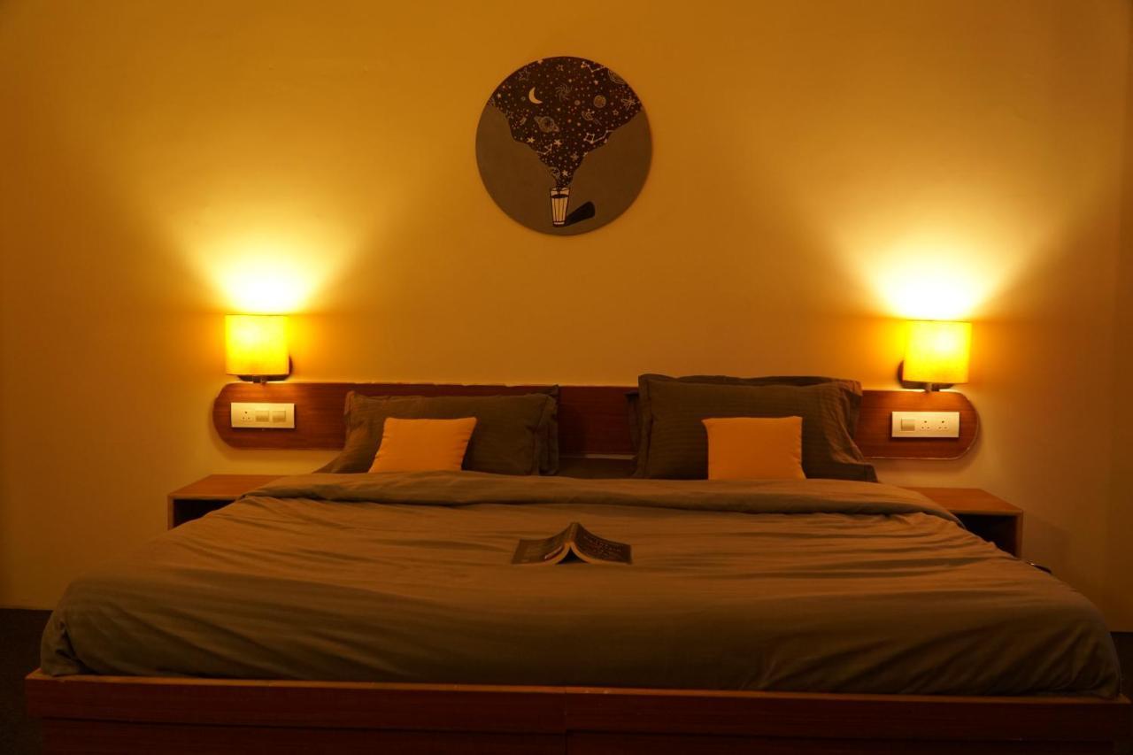מנאלי Firefly Hostel מראה חיצוני תמונה