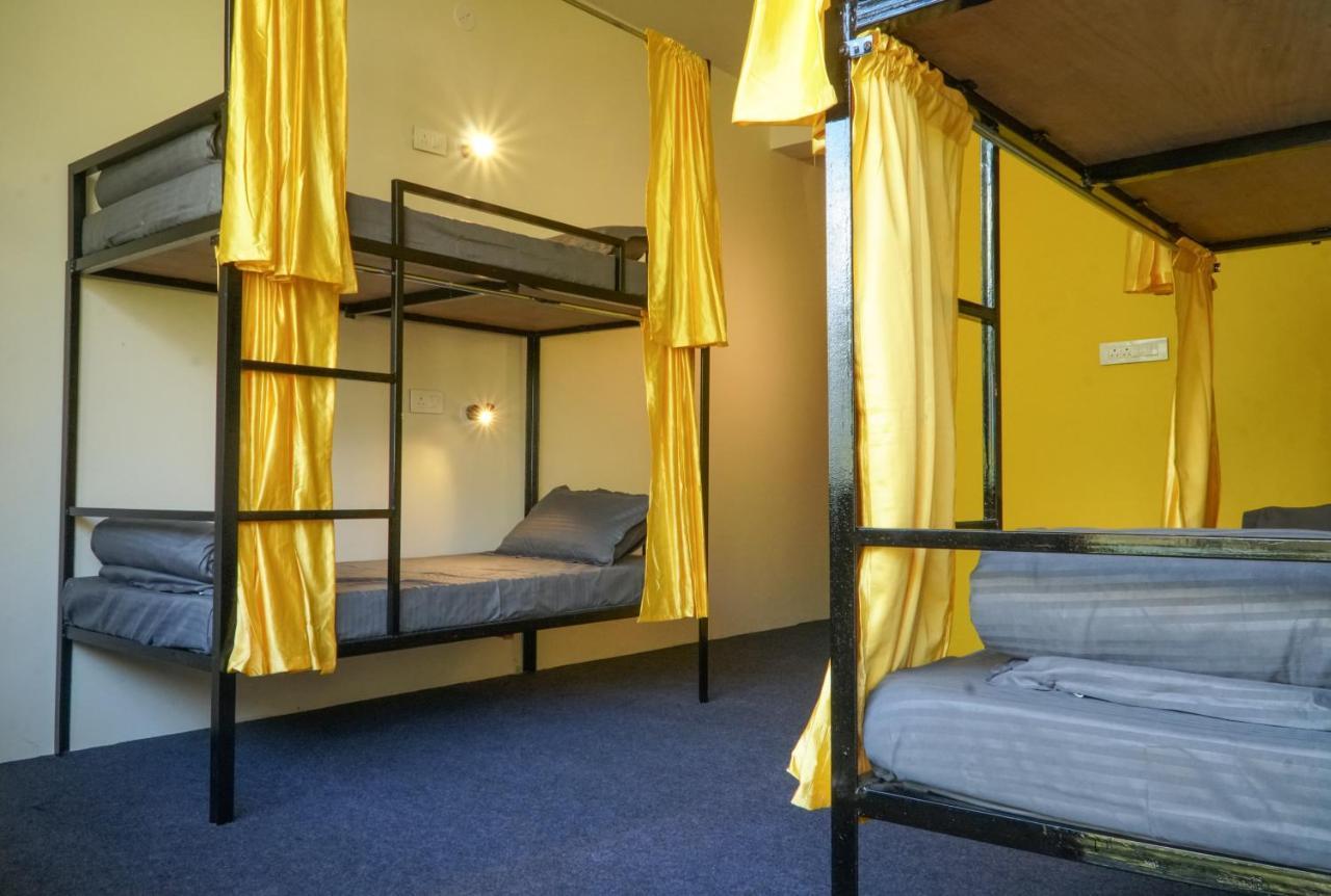 מנאלי Firefly Hostel מראה חיצוני תמונה