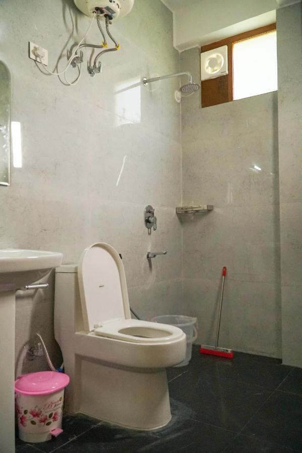 מנאלי Firefly Hostel מראה חיצוני תמונה