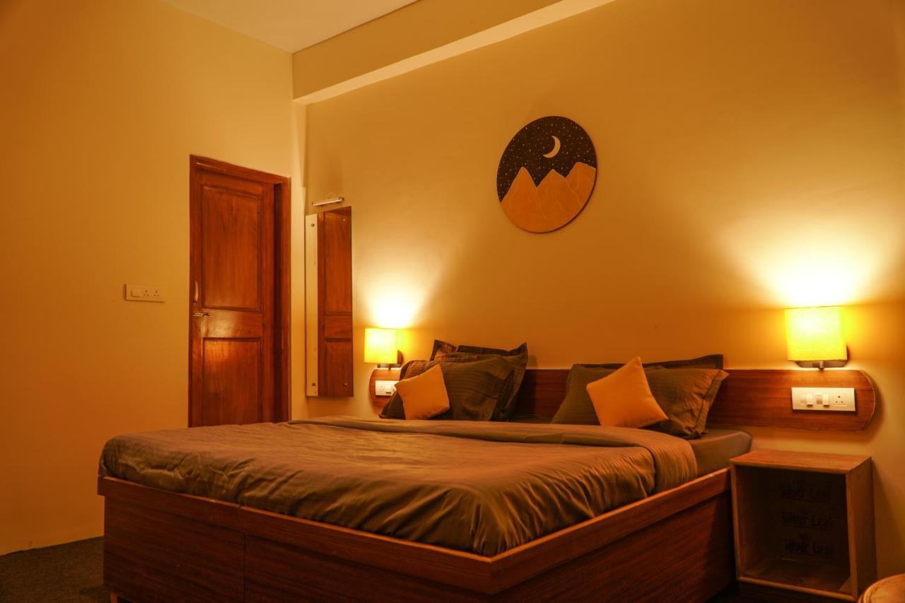 מנאלי Firefly Hostel מראה חיצוני תמונה